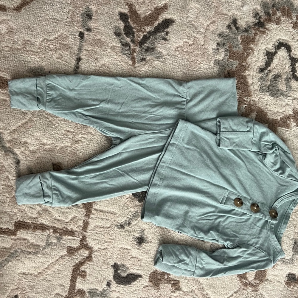 Caden Lane bamboo button top and bottom